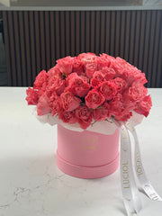 Bouquet of spray roses in a box