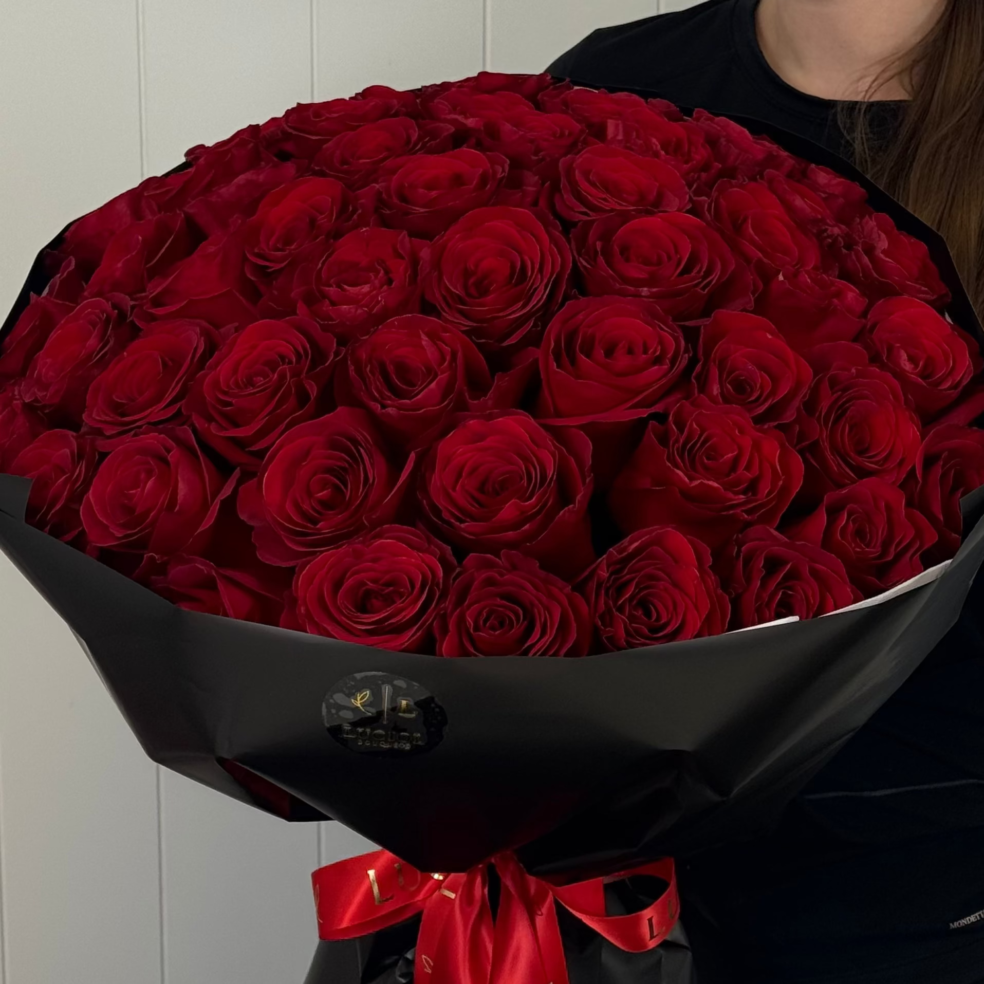 Red Classic bouquet with Ecuadorian red roses โ Luciol Bouquets Seattle Federal Way Bellevue