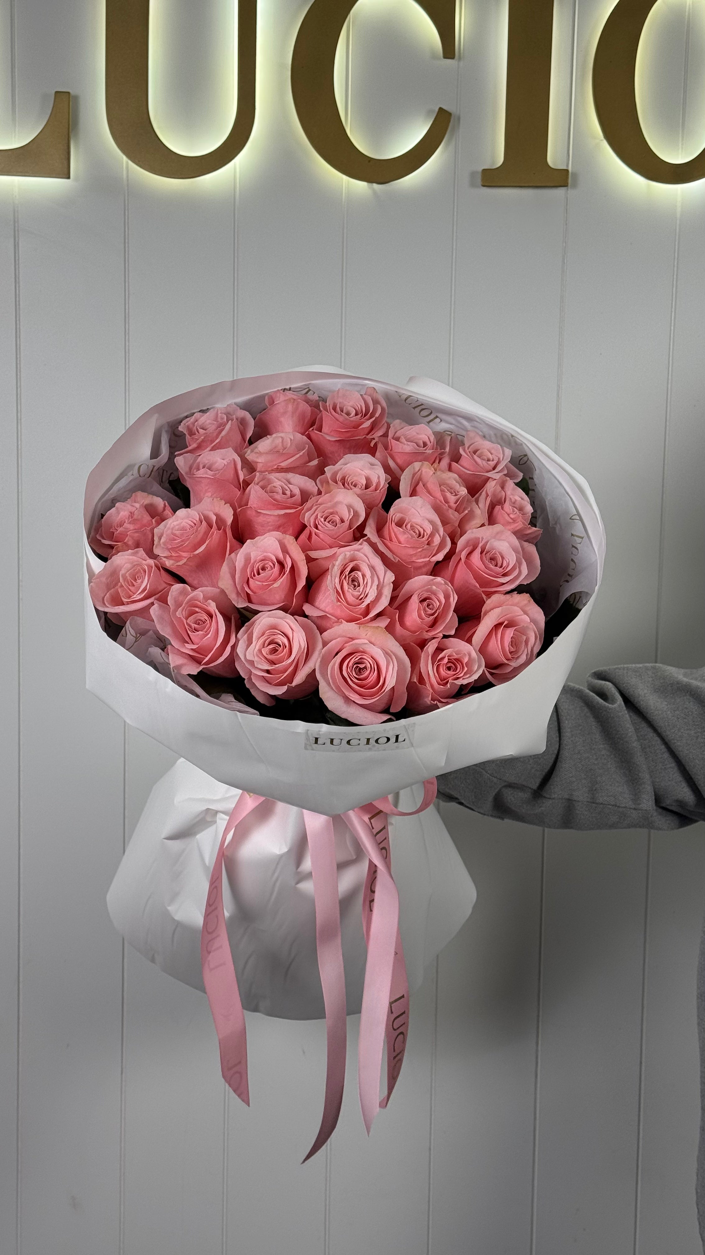 "Gentle Touch" mono roses