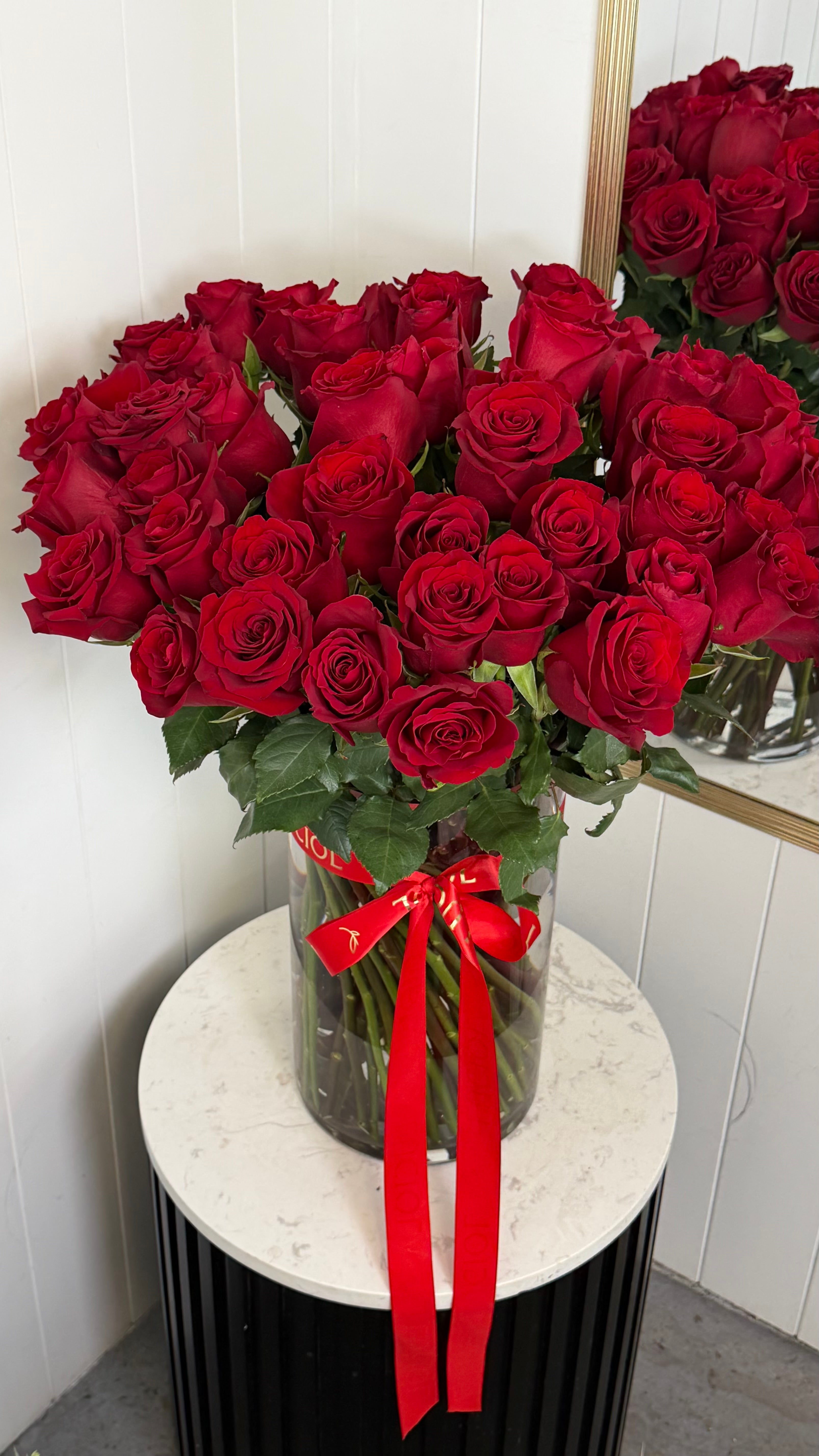 «Amour Rougе» long red roses