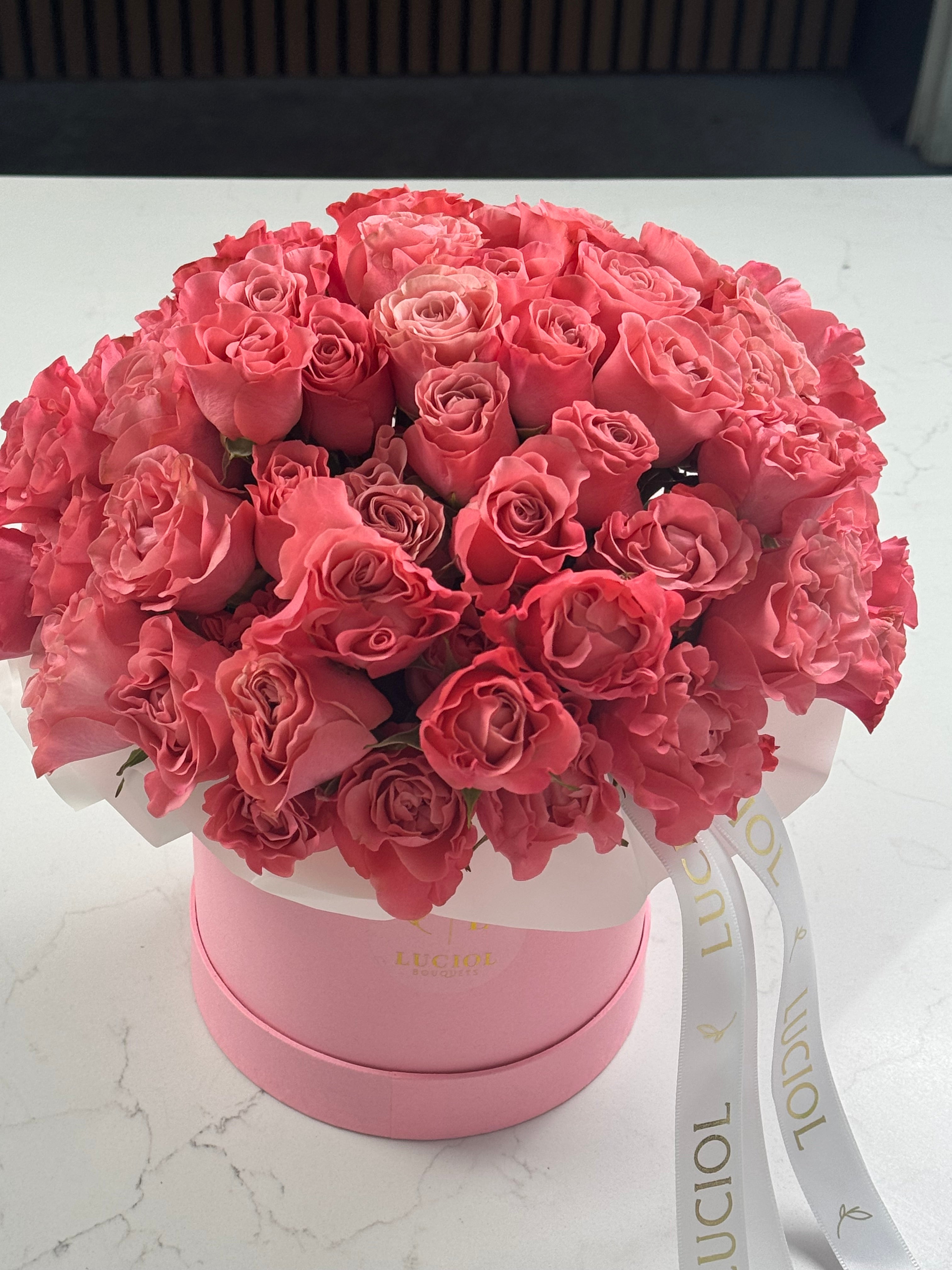 Bouquet of spray roses in a box