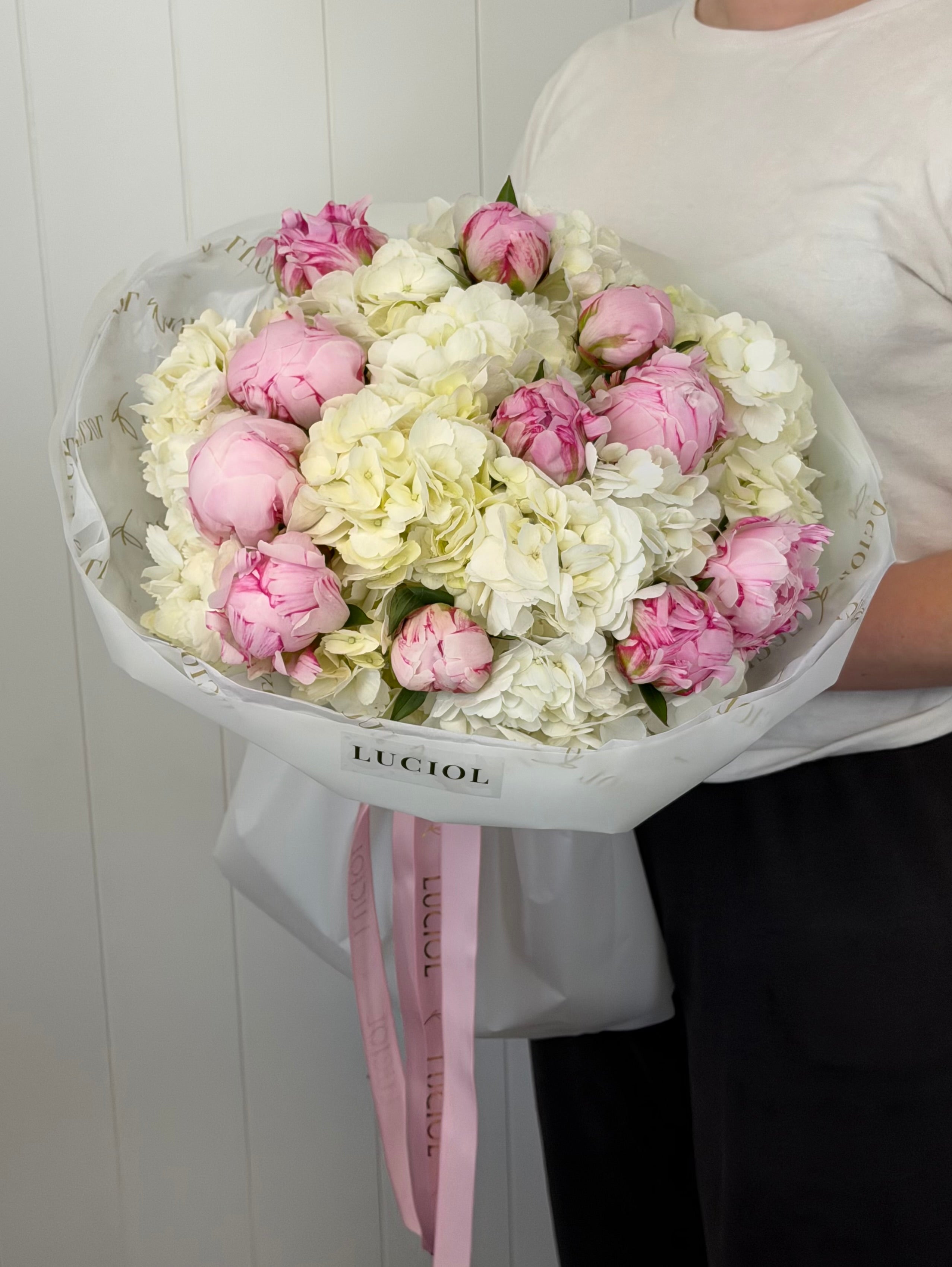«Cloud of Love» mix with peonies