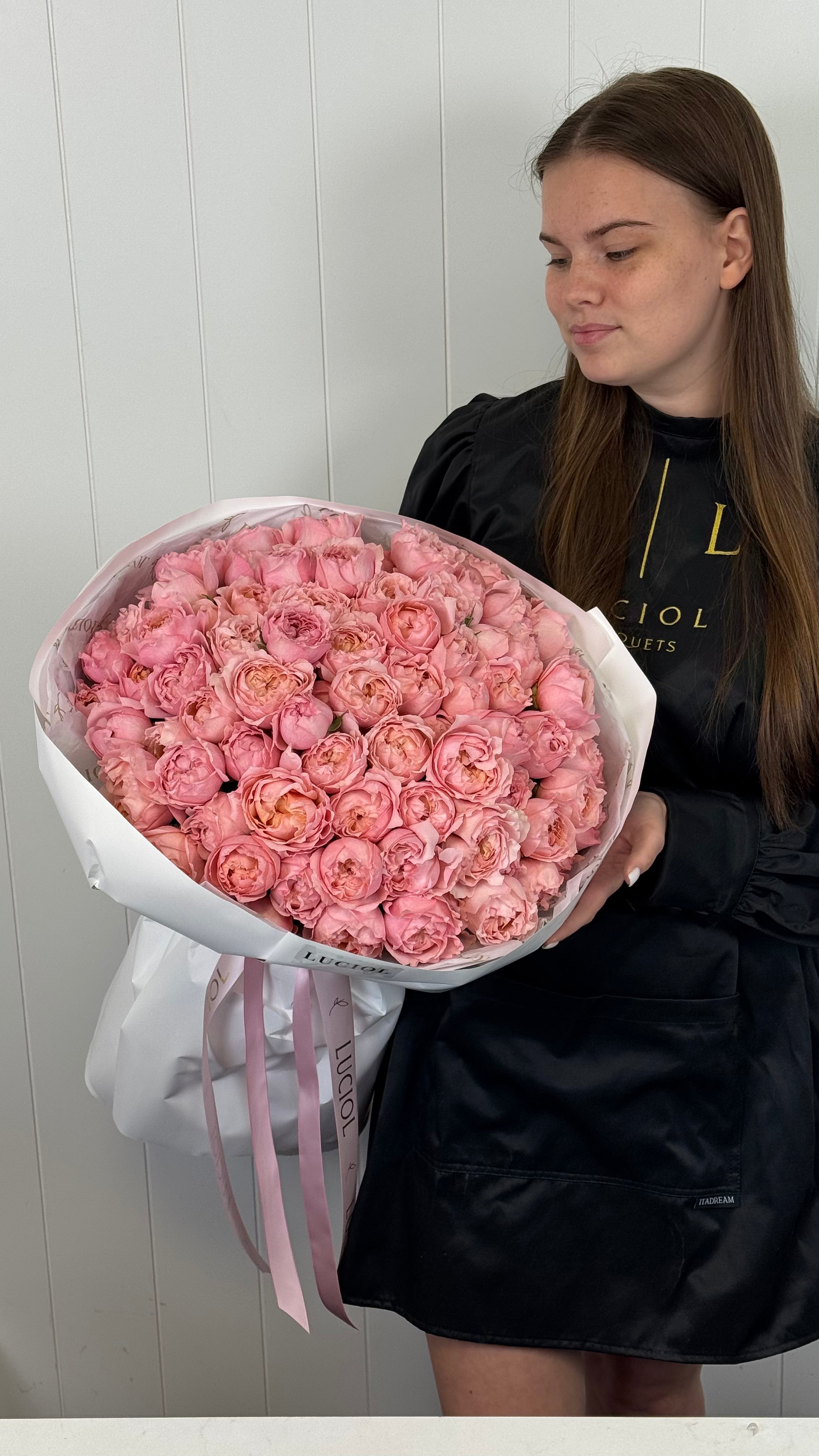 "Chest of Dreams" mono roses