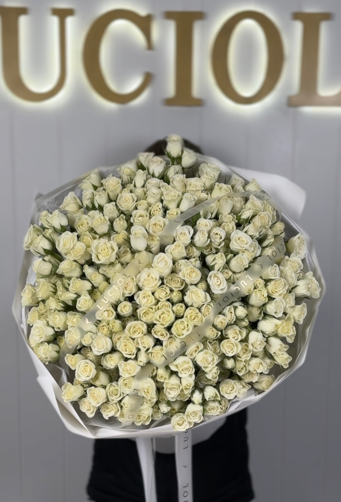 "Light of Love" mono bouquet