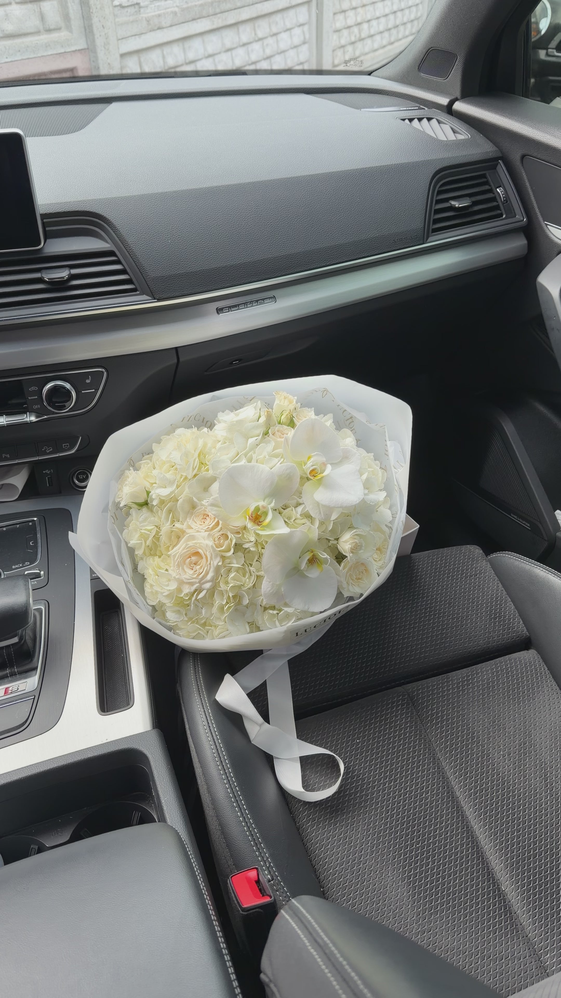 Load video: “Pure Love” mix bouquet