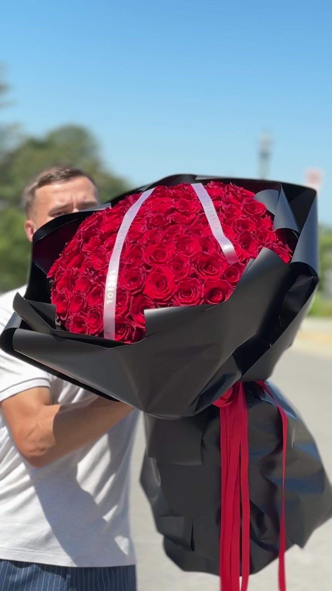 Load video: &quot;Red Classic&quot;