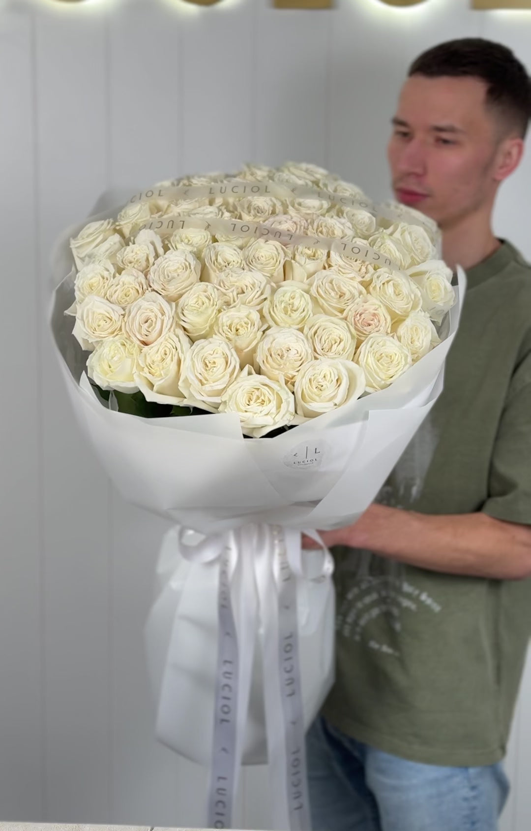 Load video: &quot;White Classic&quot; Roses
