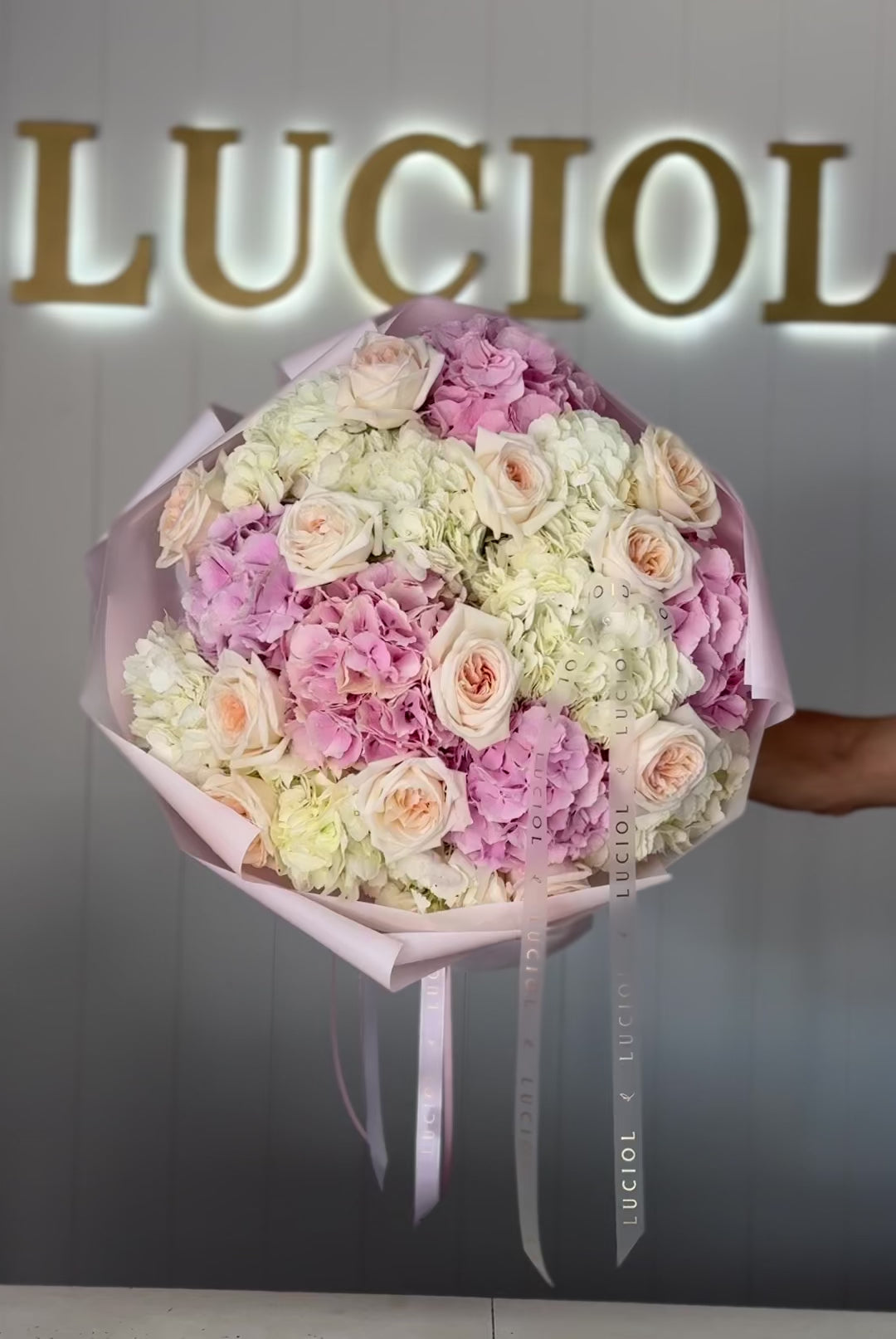 Load video: &quot;Aroma of Summer&quot; bouquet mix