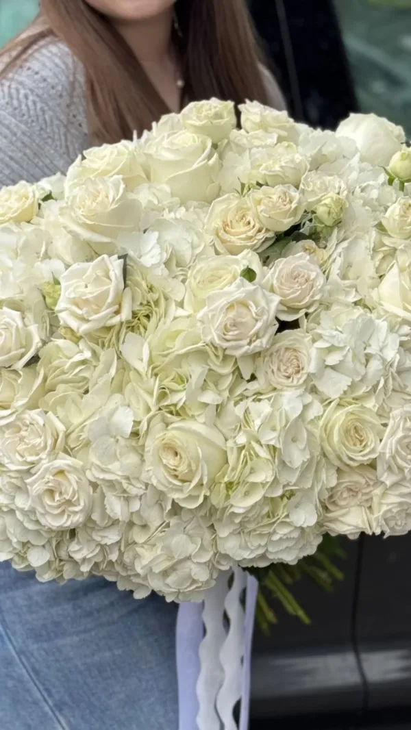 bouquet-of-gorgeous-white-roses