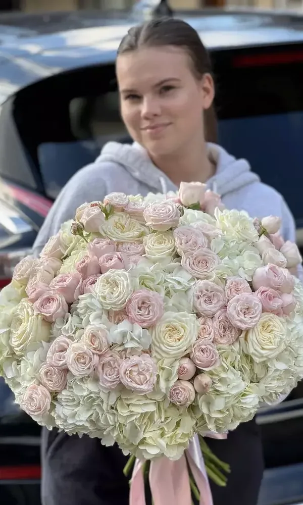 delicate-bouquet_f0794e8c41.webp